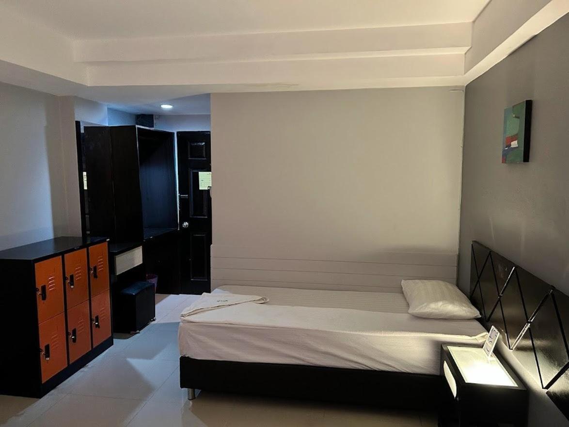 Nest Boutique Resort Bangkok Bagian luar foto