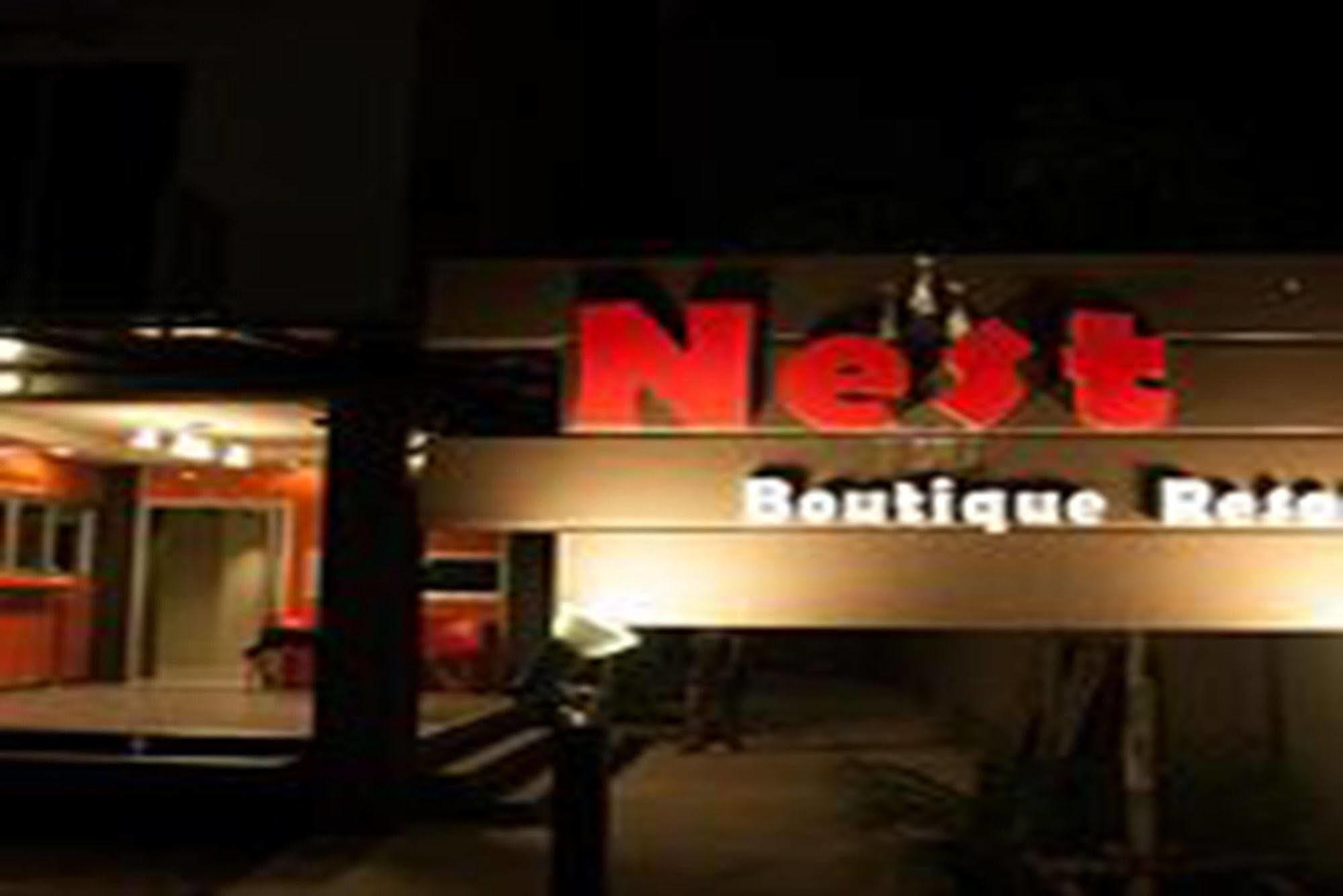 Nest Boutique Resort Bangkok Bagian luar foto